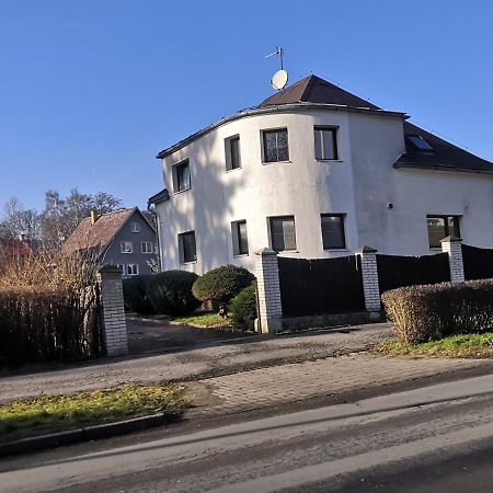 Penzion Ubytovani U Parku S Parkovistem Česká Lípa Dış mekan fotoğraf