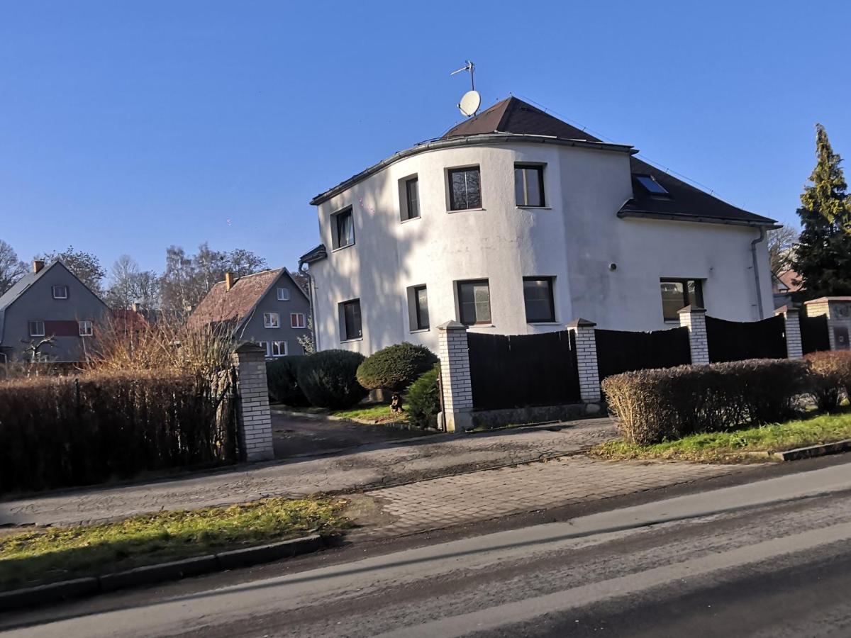 Penzion Ubytovani U Parku S Parkovistem Česká Lípa Dış mekan fotoğraf